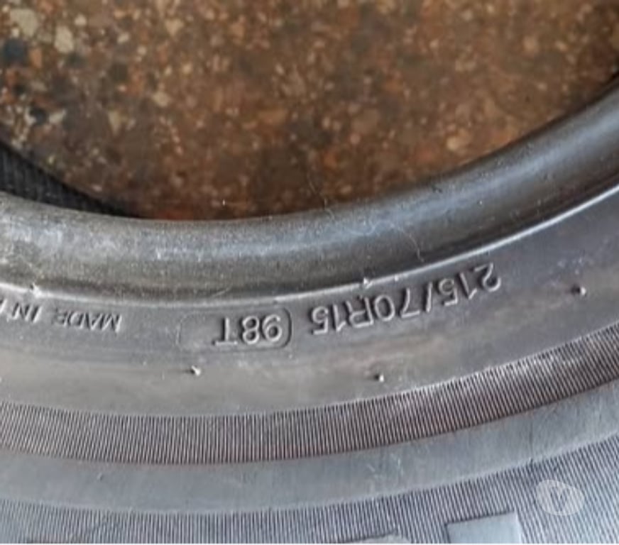 Accesorios para Autos Santiago Santiago - Fotos de 1 Neumatico Toyo 215-70-15 radial en buen estado.