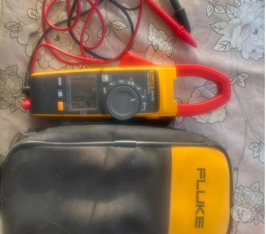 Material-Equipo Profesional San Felipe de Aconcagua San Felipe - Fotos de Pinza amperimétrica Fluke 374 FC de 600 A TRMS